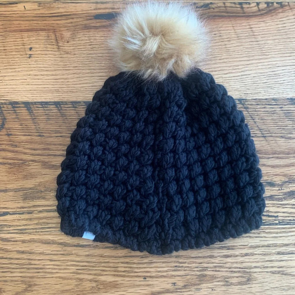 Fabletics hat, beanie with a ball, pompom - Picture 5 of 5
